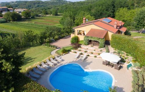 Nice Home In Karojba With Sauna — 4-Star Luxury Hotel in Karojba, Croatia