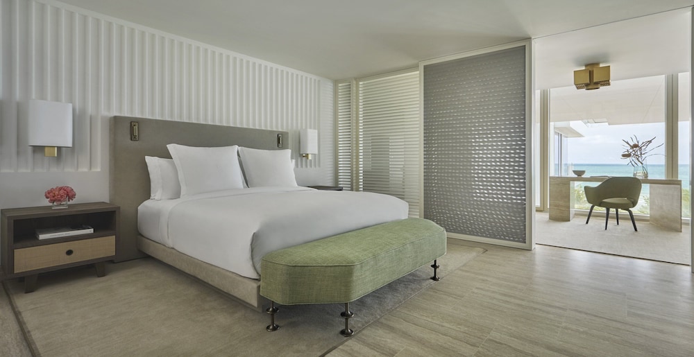 Four Seasons Hotel at The Surf Club - photo 21