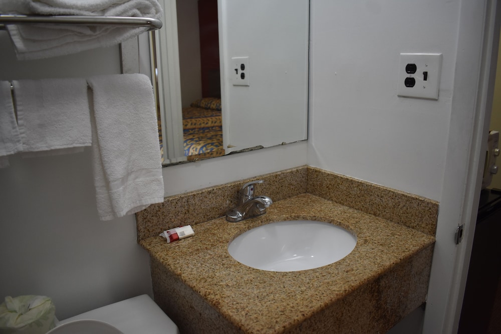 South Hills Motel - photo 26