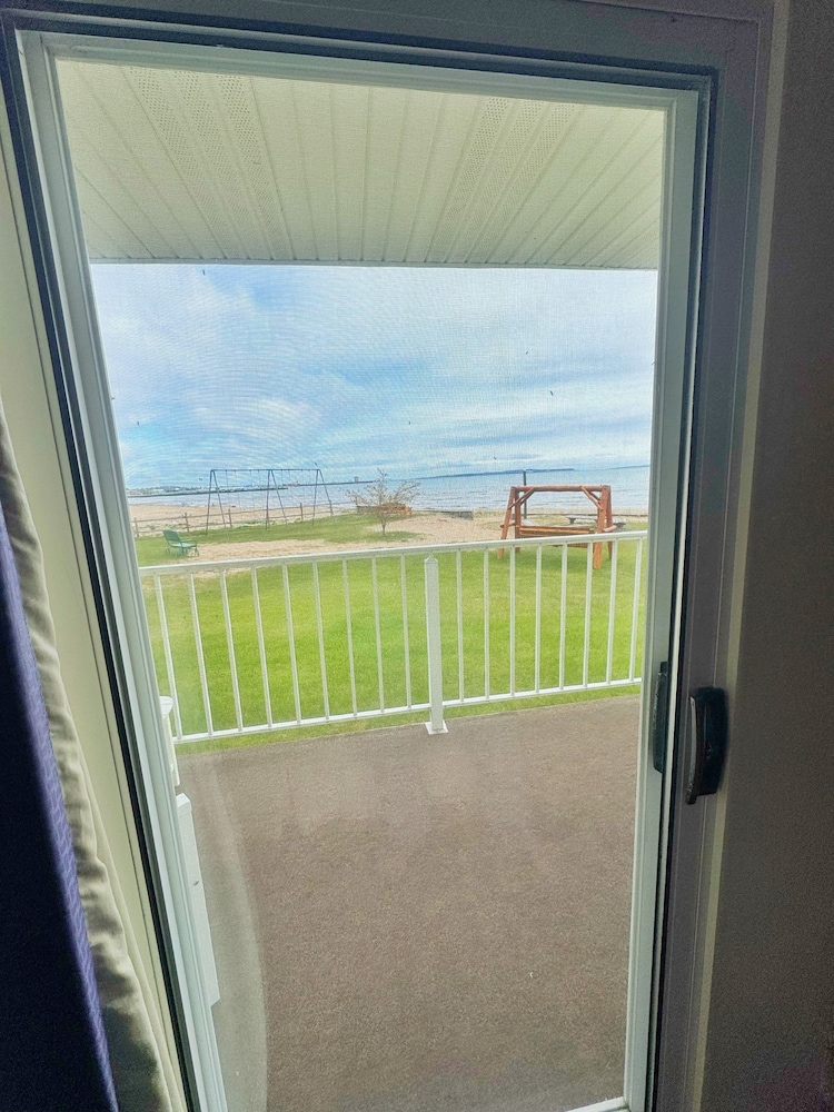 Beachcomber of Mackinaw - photo 89