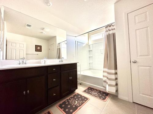 Spacious House 5 bedrooms Sleeps 12 Near Las Vegas Strip and Airport