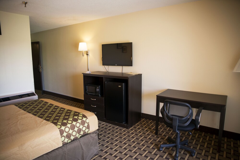 Ahoskie Inn - photo 9
