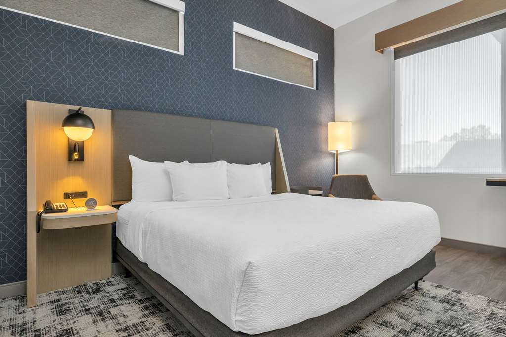 La Quinta Inn & Suites by Wyndham San Jose Airport Downtown - photo 48