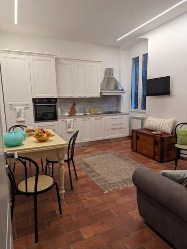 Charming la Spezia Apartment — 4-Star Luxury Hotel in La Spezia, Italy