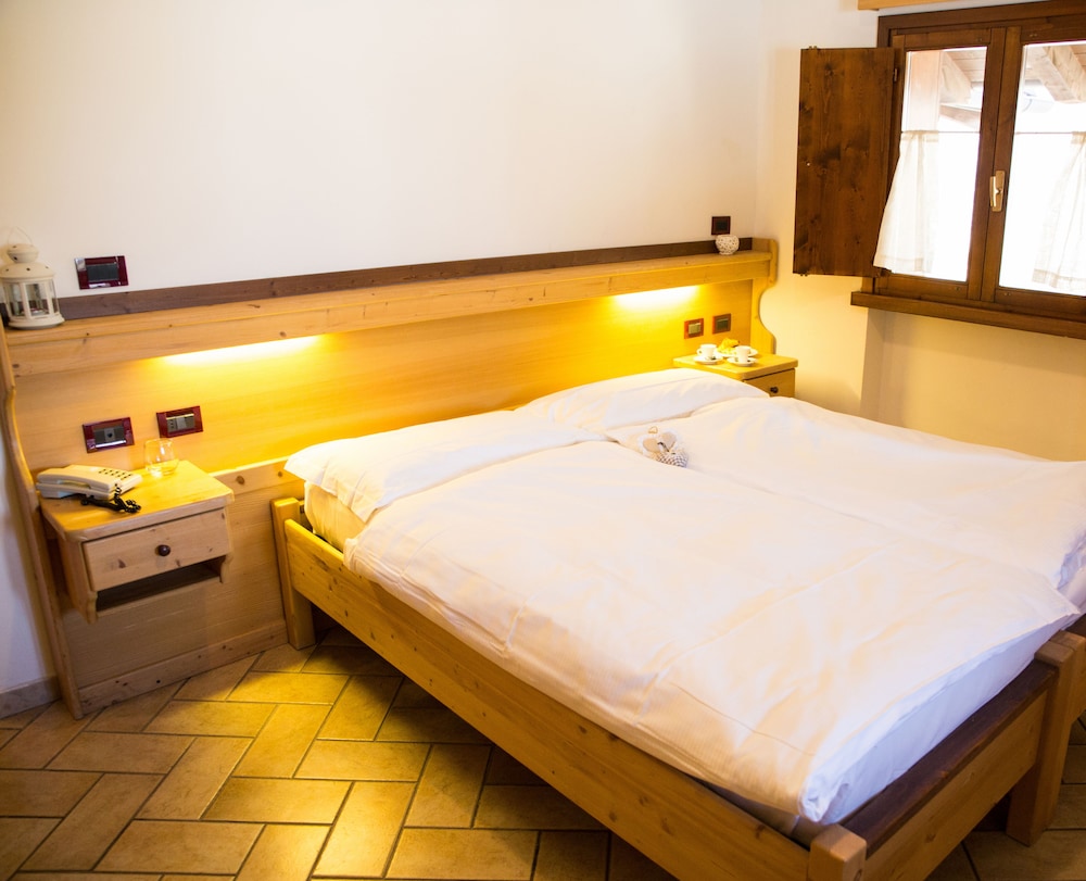Albergo La Terrazza Sul Lago - carbon neutral hotel in Baselga Di Pine
