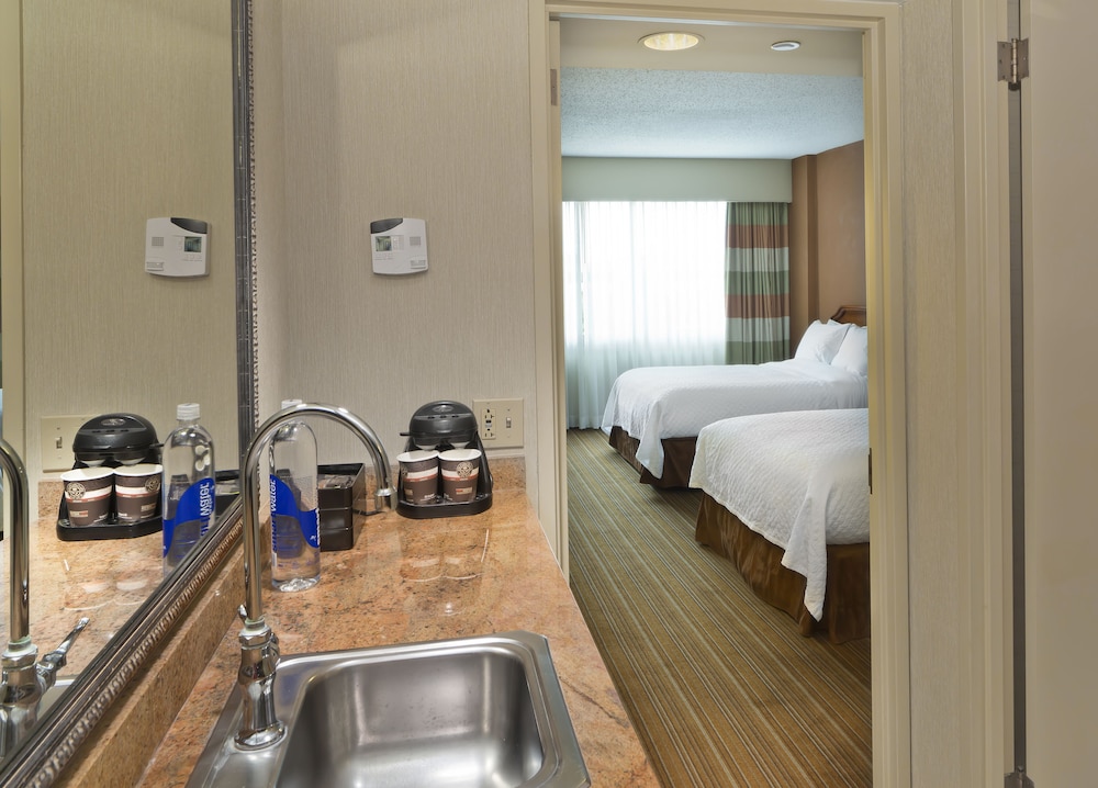 Embassy Suites by Hilton Parsippany - photo 6