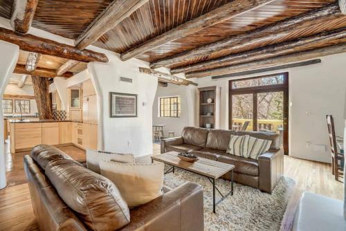 Adobe del Sol House & Cottage by The Broadmoor — 4-Star Luxury Hotel in Colorado Springs, United States