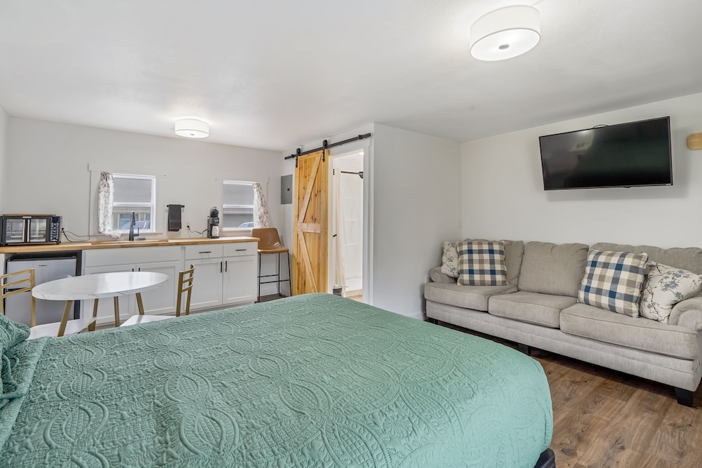 Selkirk Motel - photo 16