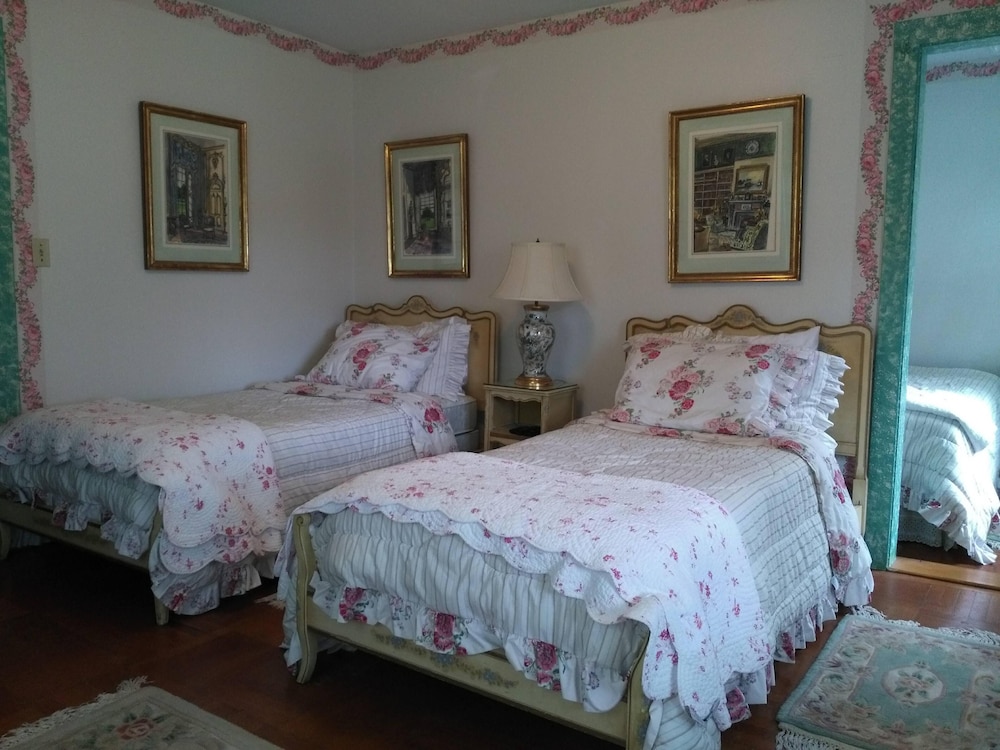 Whistler's Inn Bed & Breakfast - photo 19
