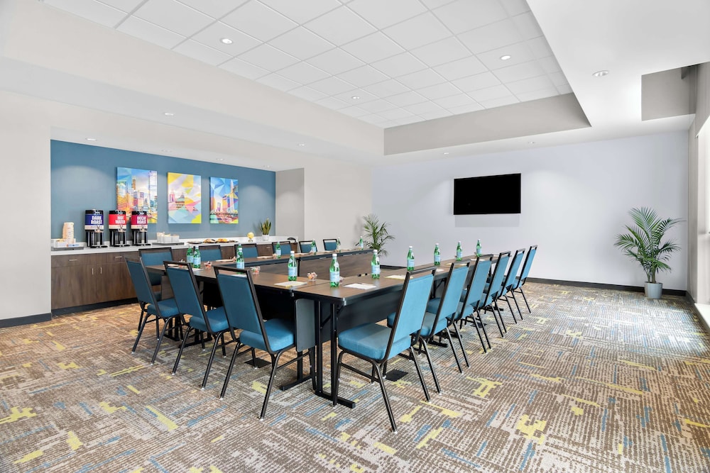 Hampton Inn & Suites by Hilton Chicago Medical District UIC - photo 51