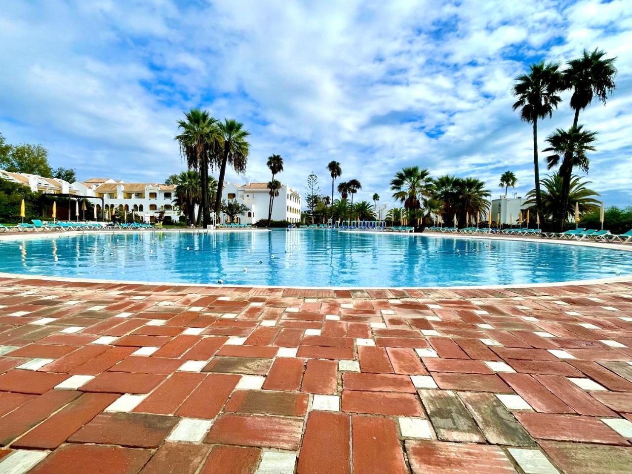 Golden Club Eyes on Sea — 4-Star Luxury Hotel in Cabanas De Tavira, Portugal