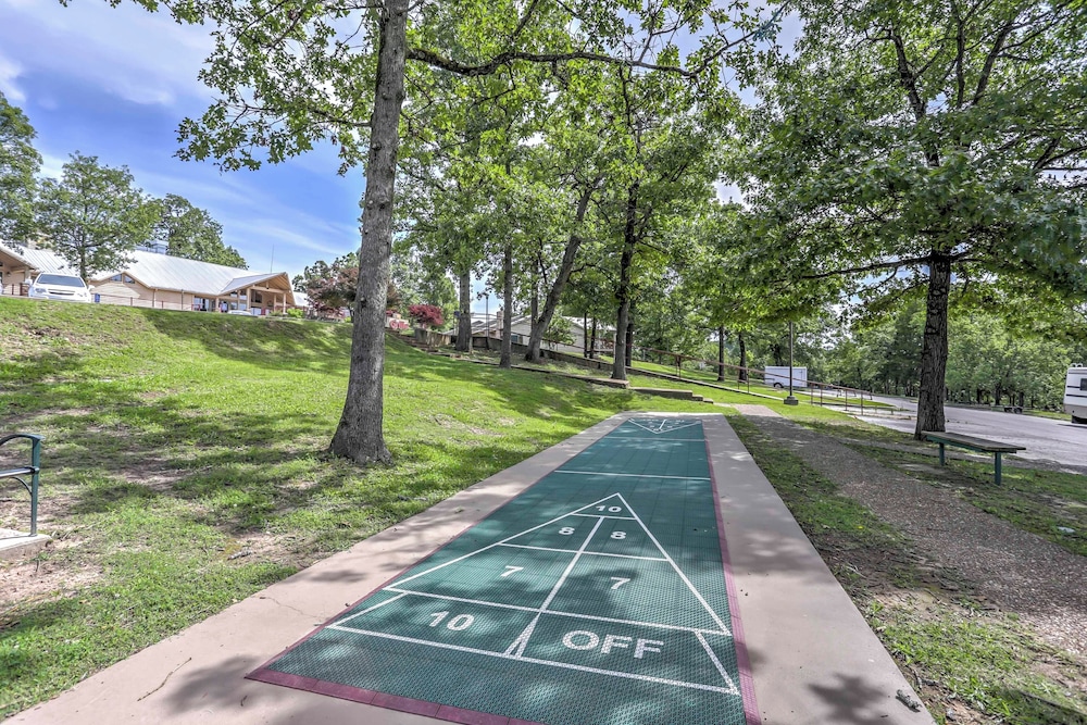Holiday Hills Resort Condo: 3 Mi to Branson Strip - photo 14