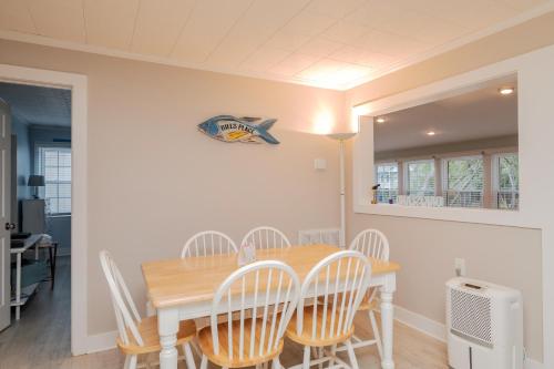 Bill's Place by Oak Island Accommodations - photo 19