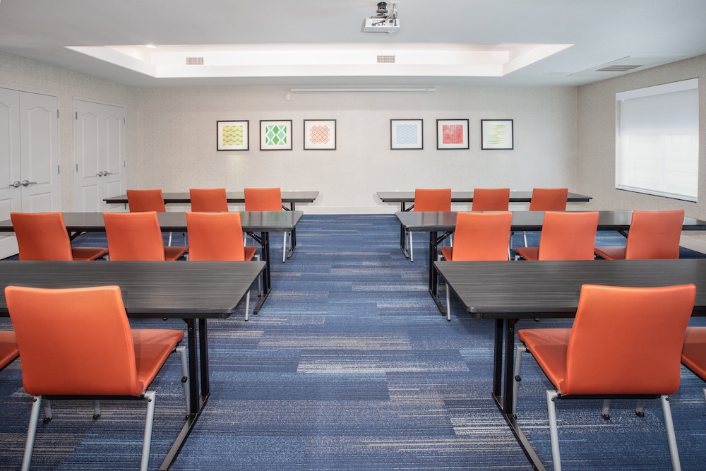 Holiday Inn Express & Suites Chowchilla Yosemite Park Area by IHG - photo 34
