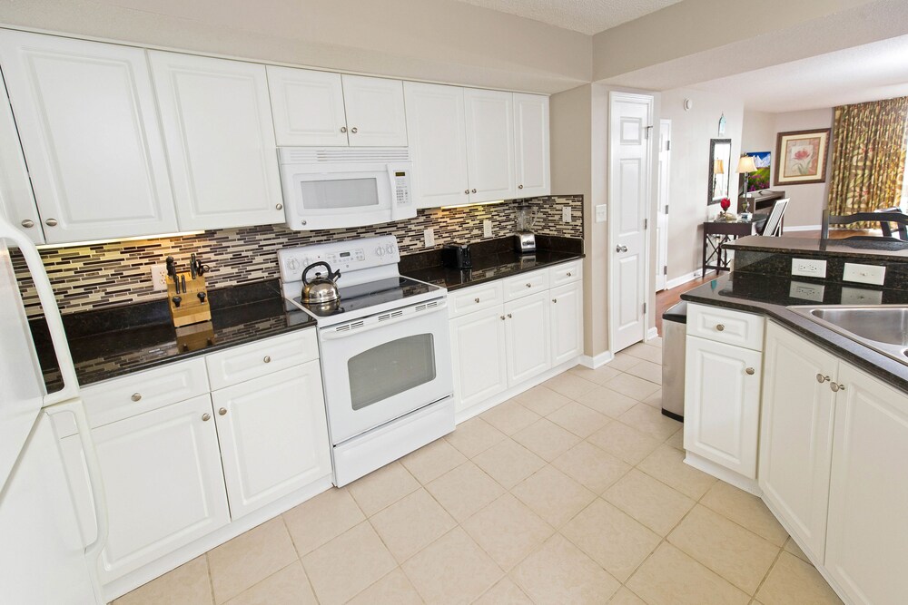 Barefoot Resort & Yacht Club - photo 44