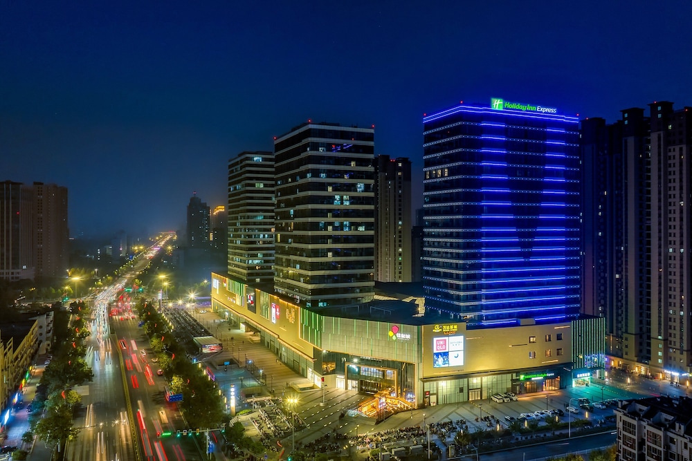 Holiday Inn Express Heze City Center in Heze, People's Republic of China