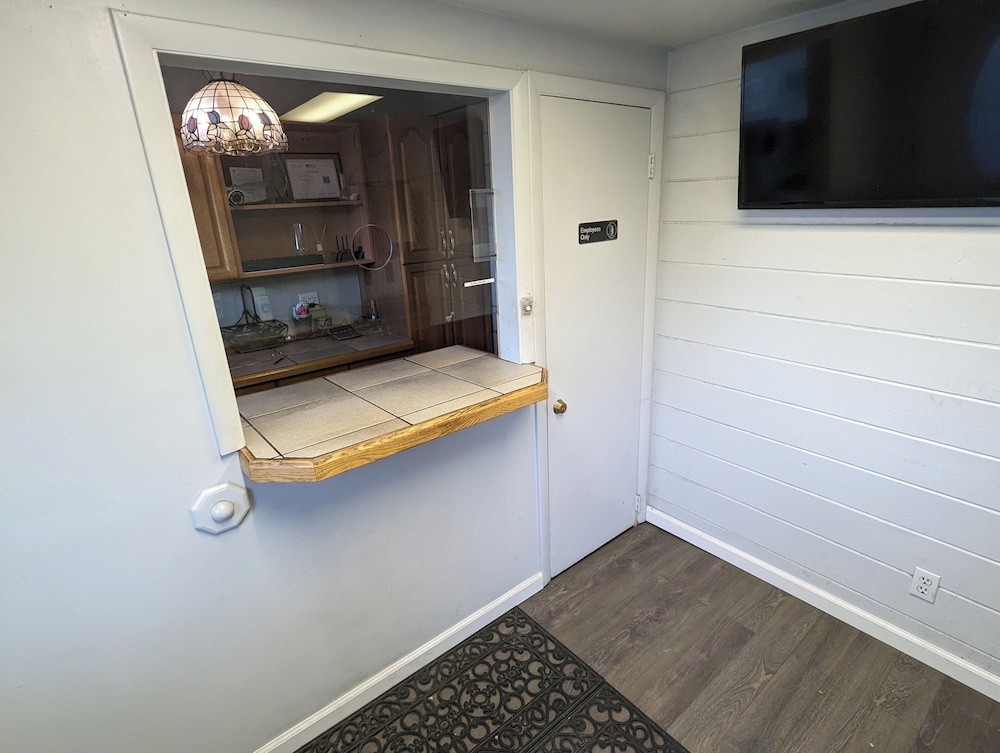 Majestic Rockies Motel - photo 29