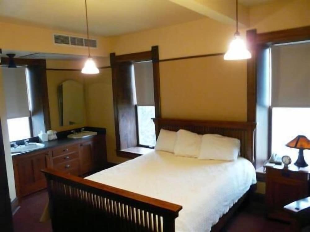 Midland Railroad Hotel - photo 8