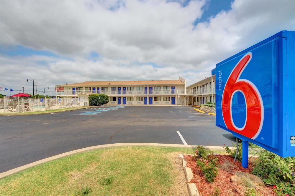 Motel 6 Oklahoma City Airport — hotel near OKC Will Rogers World Airport