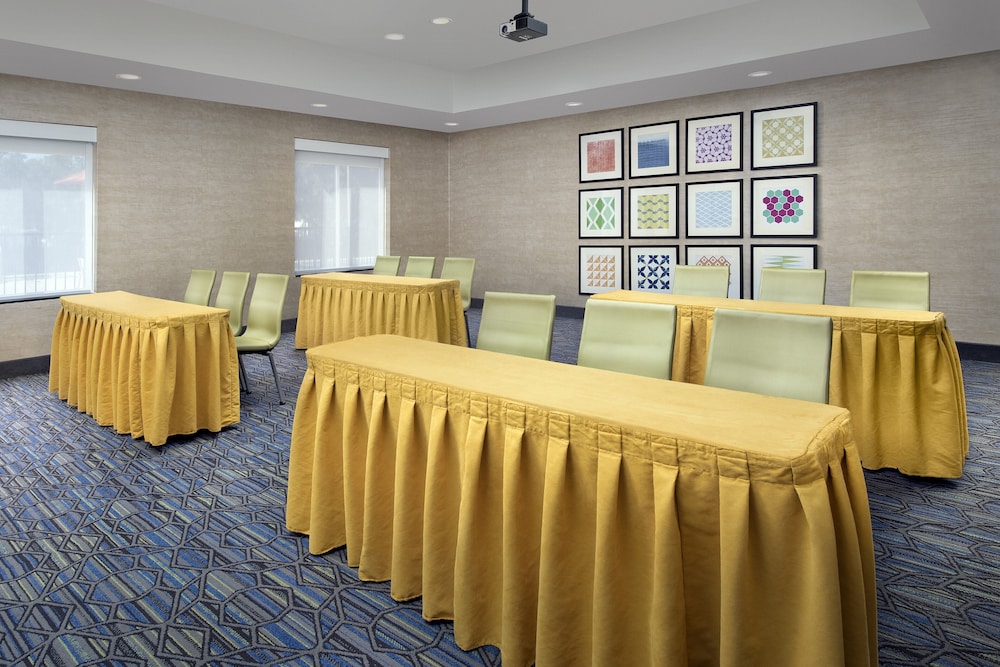 Holiday Inn Express Hotel & Suites Uvalde - photo 34