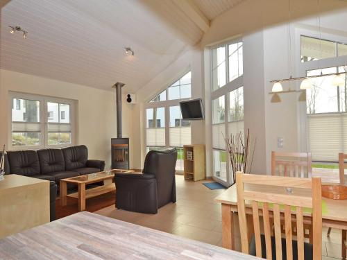 Strandhus Sellin Apt. 02 — 4-Star Luxury Hotel in Ostseebad Sellin, Germany