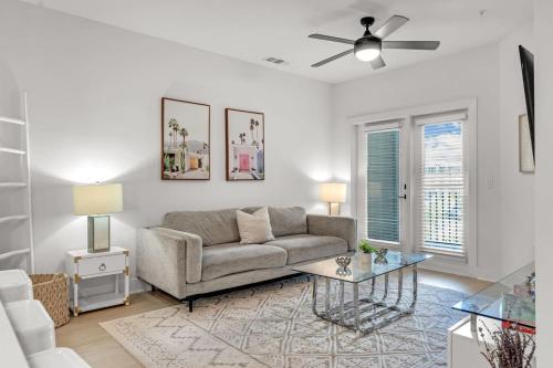 Vibrant 1 Bedroom Paradise Pool and Gym Bliss — 4-Star Luxury Hotel in Apollo Beach, United States