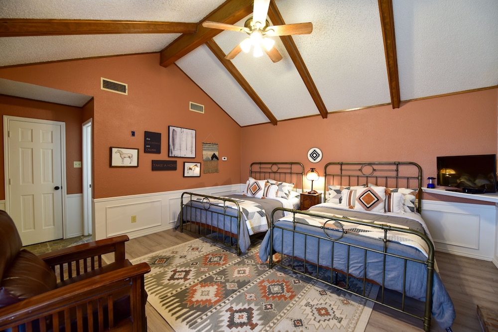 Butterfield Inn Main Street Cottages - photo 23