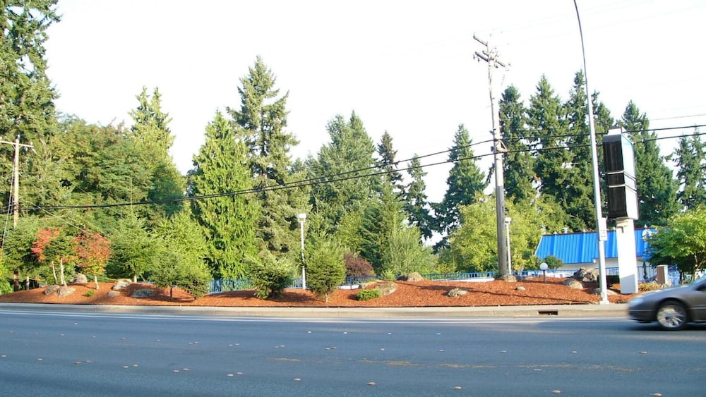 Oyster Bay Inn & Suites - photo 20