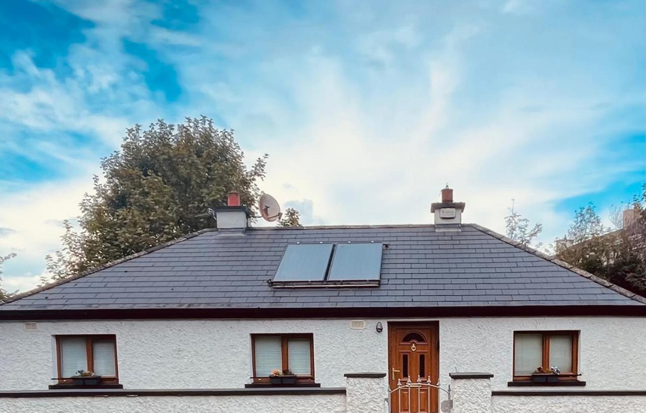 River Cottage — 4-Star Luxury Hotel in An Muileann Gcearr, Republic of Ireland