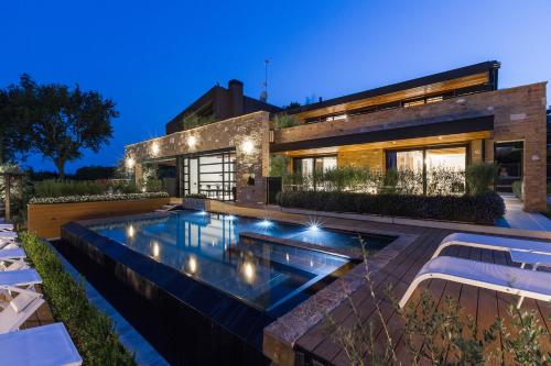 Radici Luxury B&B — 4-Star Luxury Hotel in Monsampolo Del Tronto, Italy