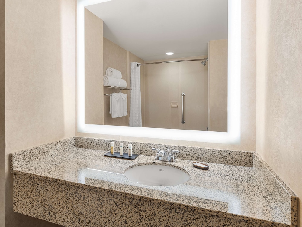 Embassy Suites by Hilton Dallas Frisco Hotel & Convention Center - photo 32