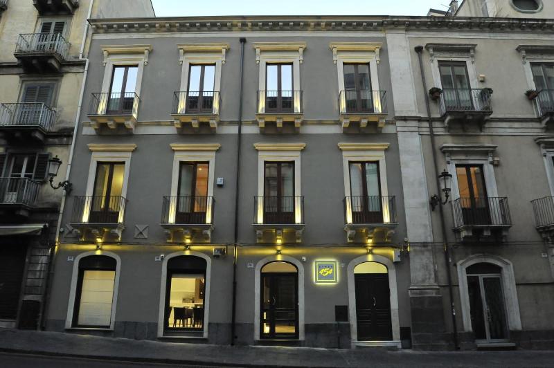 Etnea 454 Catania Luxury Rooms - carbon neutral hotel in Catania