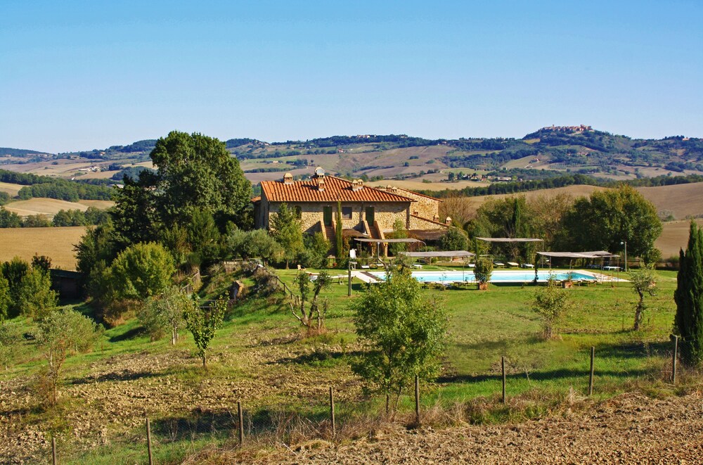 Casale Refoli — 4-Star Luxury Hotel in Casole D'elsa, Italy