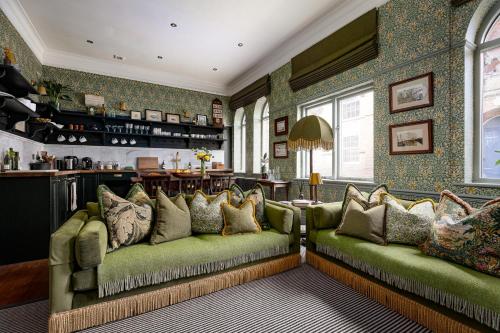 Old Town Luxury By The Sea