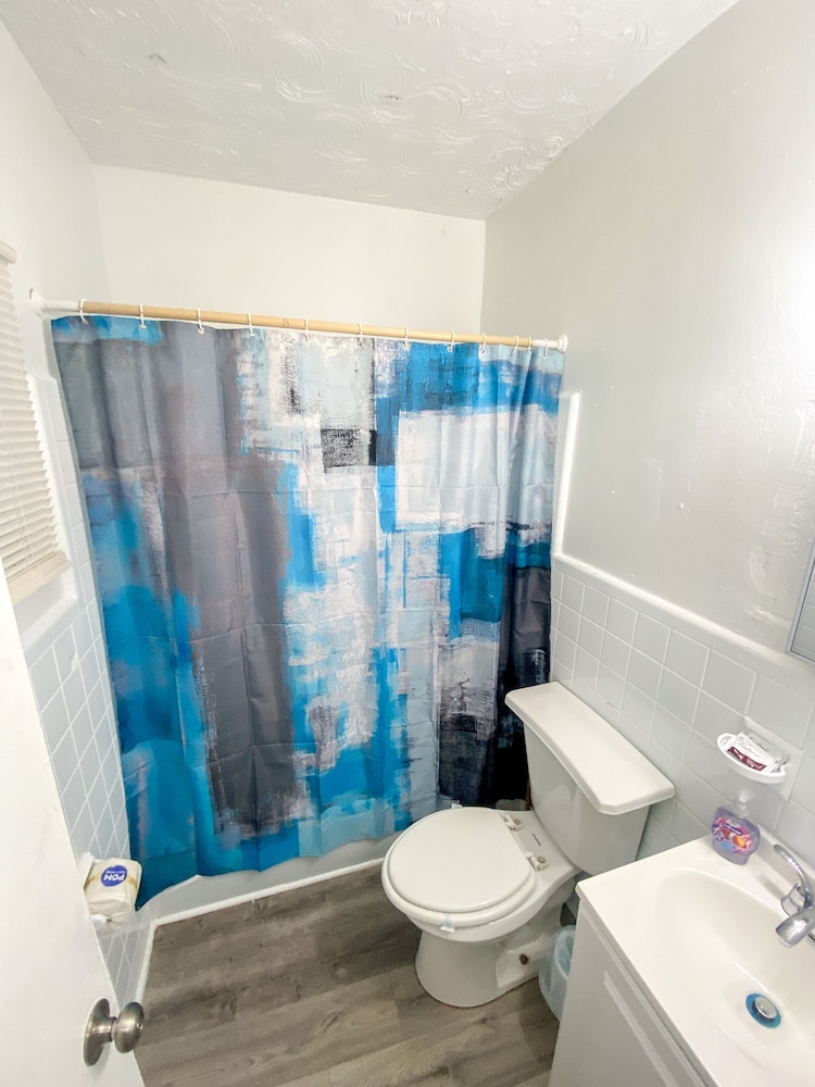 Uptown Inn & Suites - photo 28