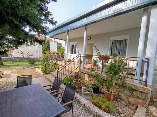 Holiday Home Lola large outdoor area — 4-Star Luxury Hotel in Starigrad, Croatia