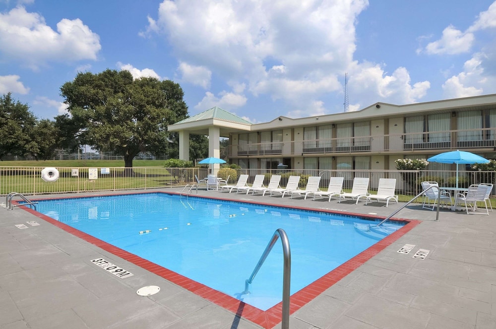 Days Inn by Wyndham Forrest City - photo 10