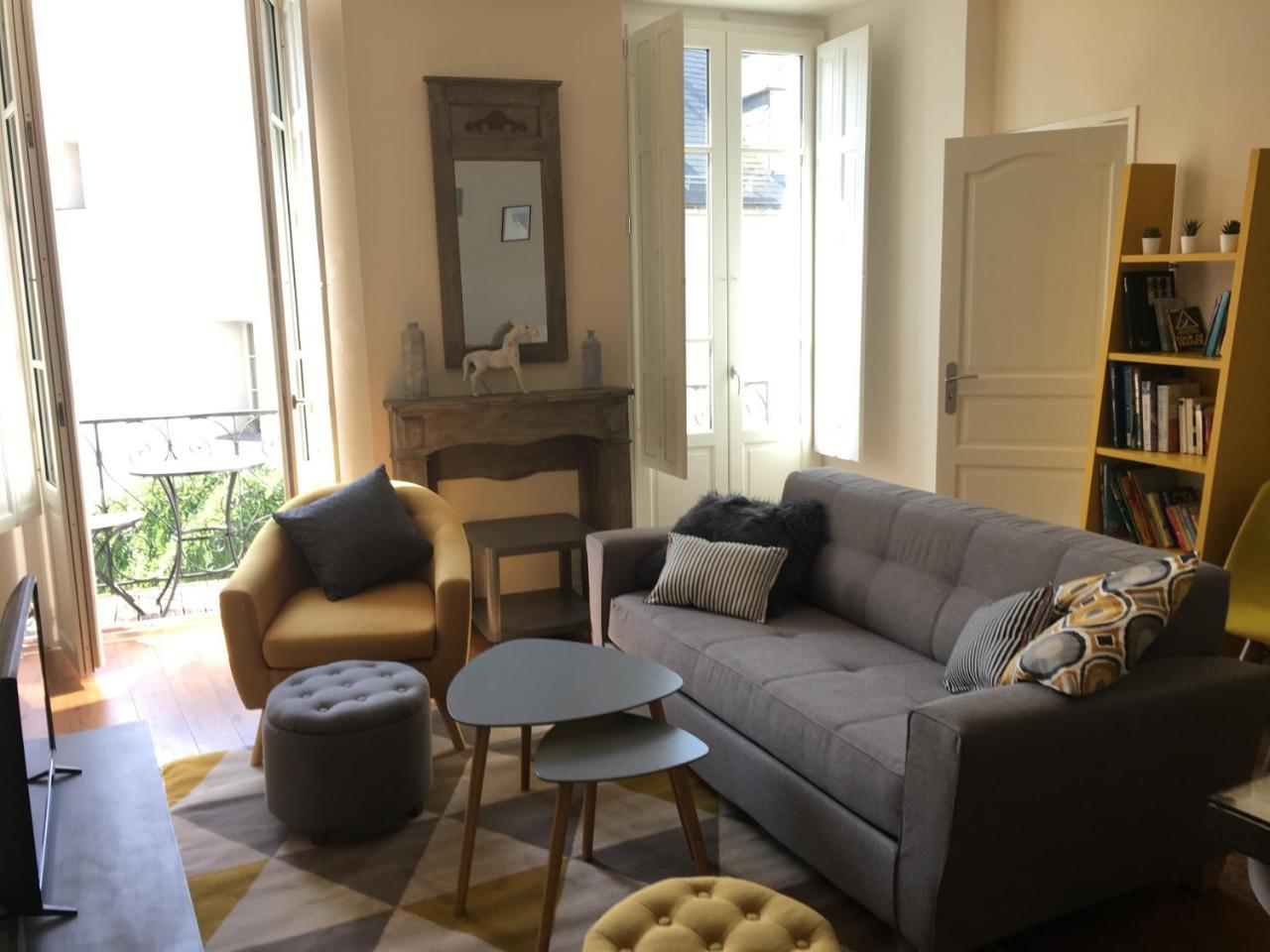 Luchon Holidays Parking Wifi Balcon Cave T3 8 Personnes in Bagneres-De-Luchon, France