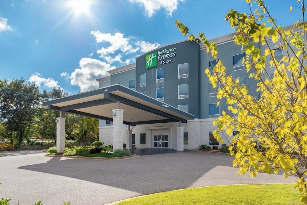 Holiday Inn Express & Suites Memphis Arpt Elvis Presley Blv by IHG in Memphis, United States