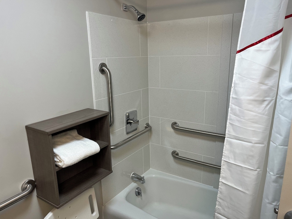 Red Roof Inn & Suites Wilkesboro - photo 25