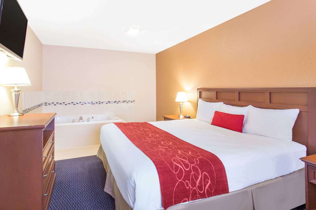 Baymont by Wyndham Waukesha - photo 8