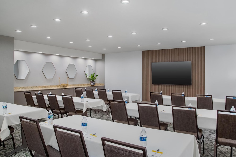 Hampton Inn & Suites Dallas Arlington N Entertainment Dist. - photo 47