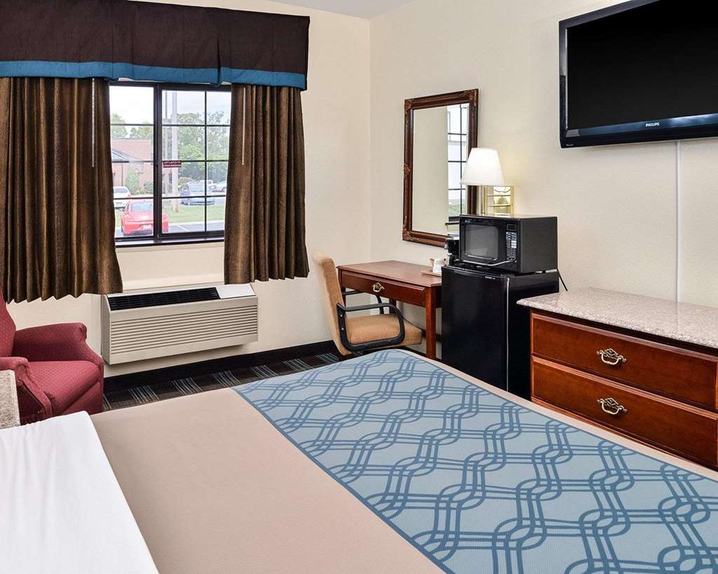 Econo Lodge Inn & Suites Shelbyville - photo 21