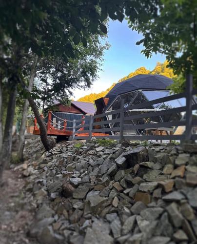 Riverside Dome Romantic escape — hotel in Dobra