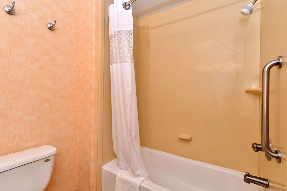 Hampton Inn Grand Island - photo 19