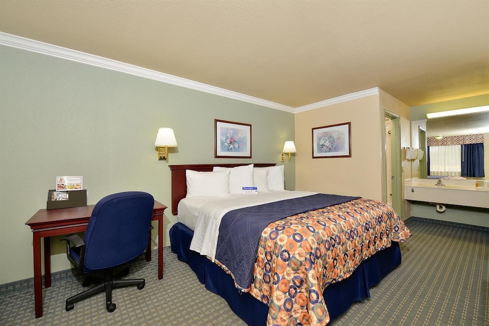 Americas Best Value Inn Houston Hobby Airport - photo 10