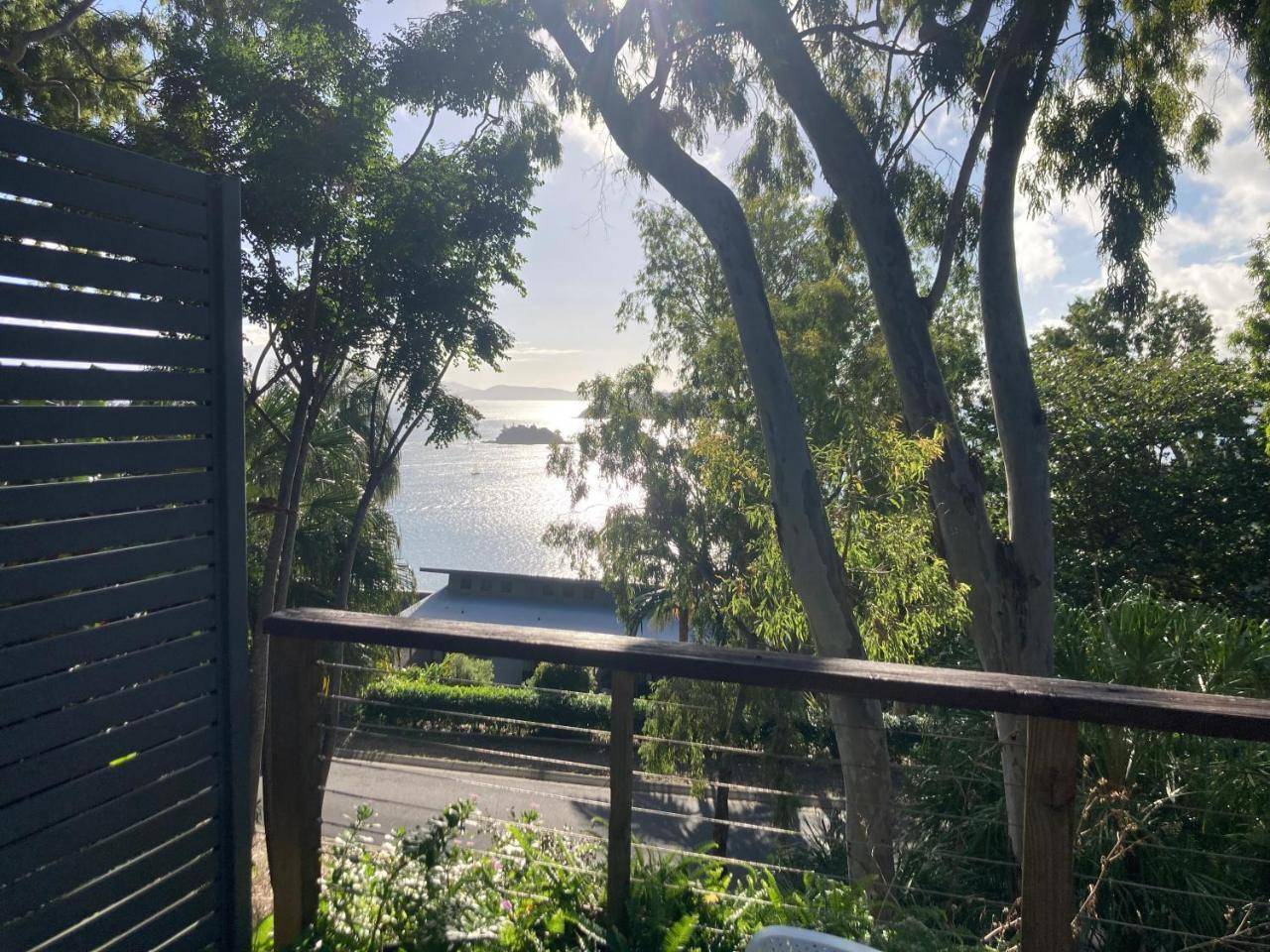 Sunset Waters 17 comes with a Buggy — hotel in Hamilton Island