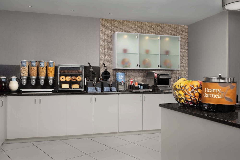 Homewood Suites by Hilton Reading - photo 36