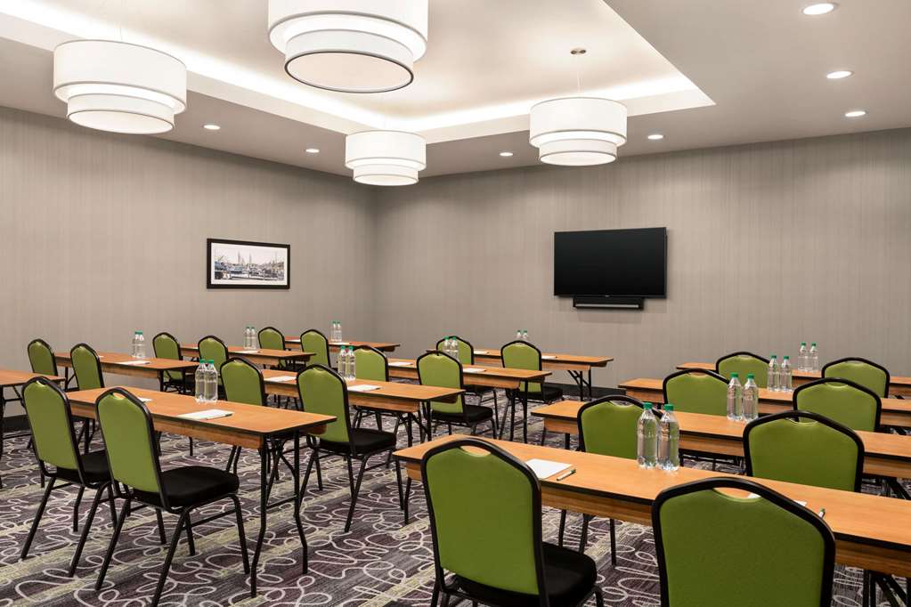 La Quinta Inn & Suites by Wyndham Burlington - photo 23