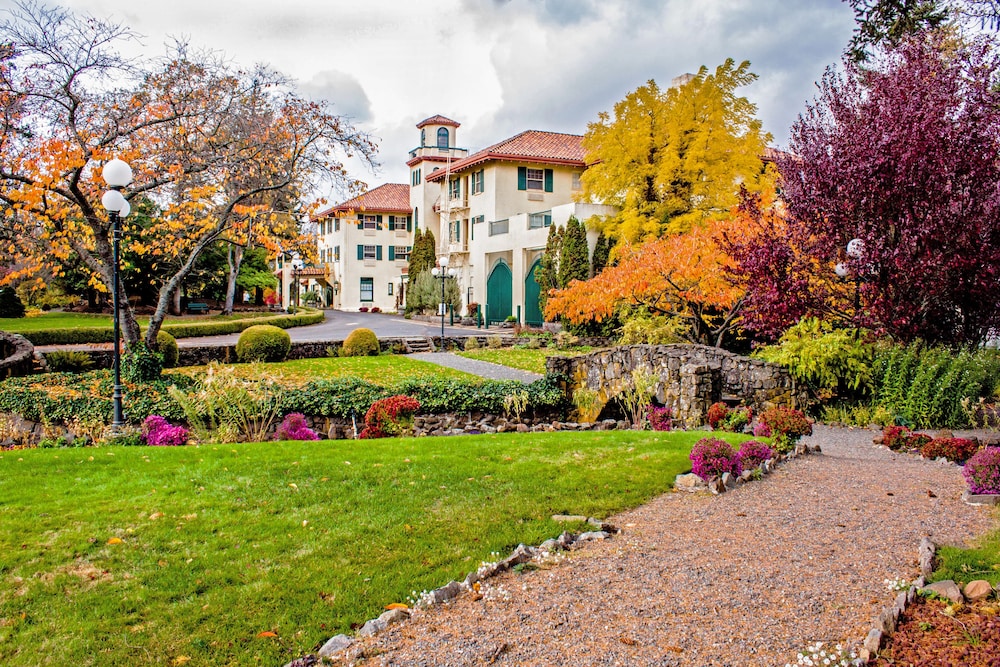 Columbia Gorge Hotel and Spa - photo 47